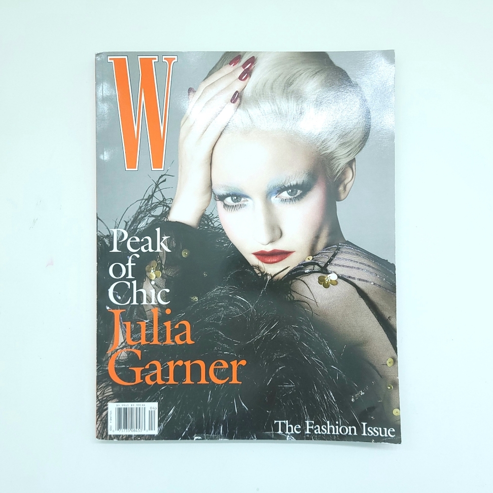 W MAGAZINE VOLUME 4 2025 THE FASHION ISSUE - JULIA GARNER